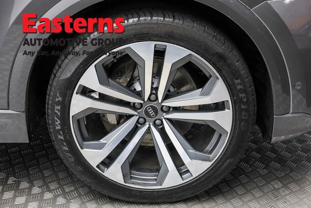 Used 2022 Audi Q8 Prestige w/ Prestige Package image 32