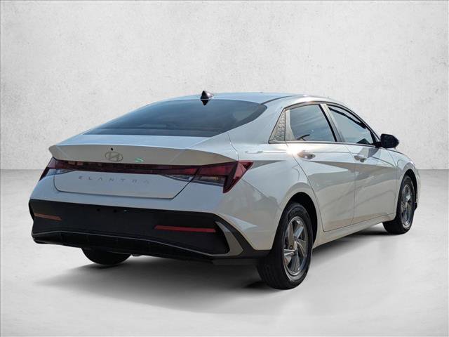 New 2026 Hyundai Elantra SE image 2
