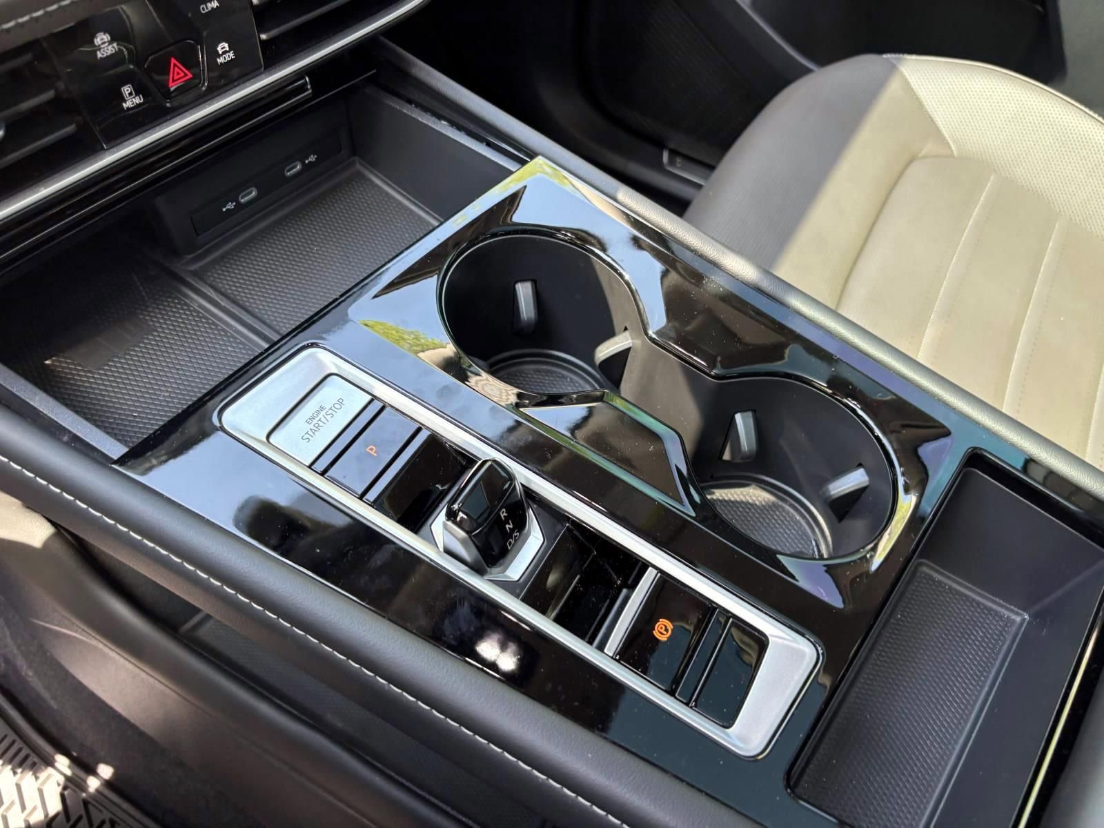 Used 2024 Volkswagen Atlas SEL AWD/4WD image 22