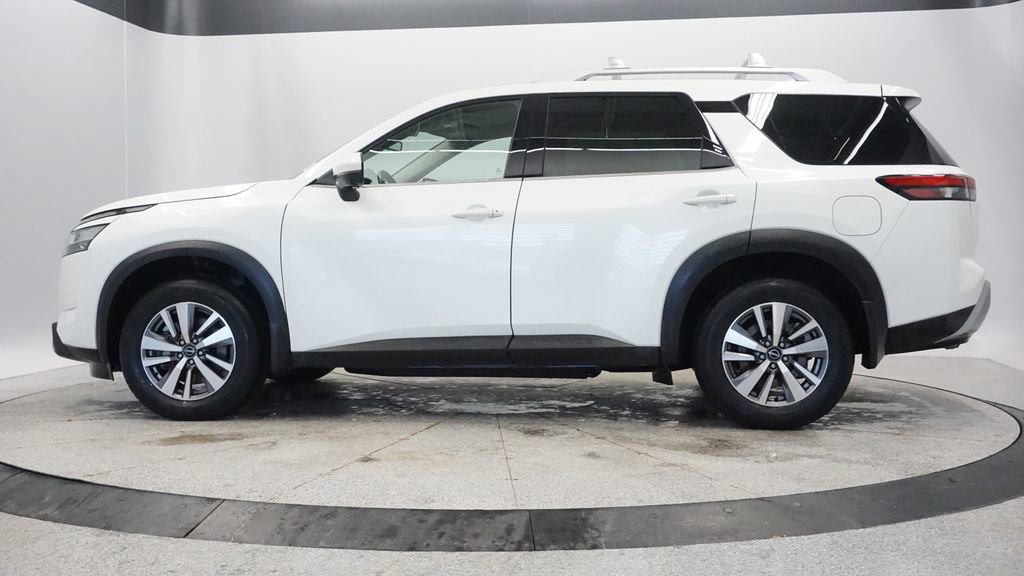 Used 2023 Nissan Pathfinder SL image 3