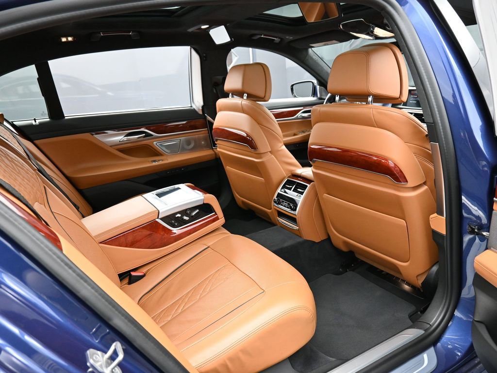 Used 2022 BMW ALPINA B7 xDrive w/ Luxury Rear Seating Package AWD/4WD image 33