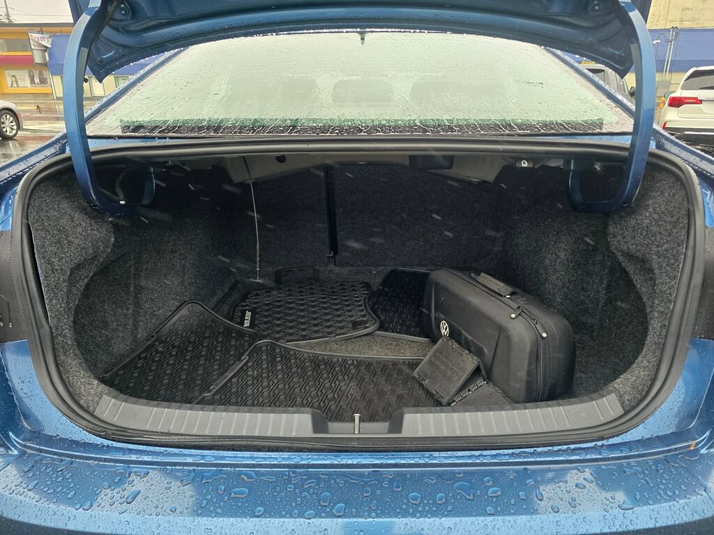 Used 2021 Volkswagen Jetta SE w/ SE Cold Weather Package FWD image 14
