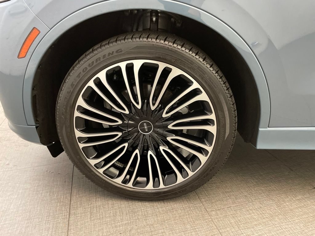 Used 2025 Lincoln Aviator Black Label AWD/4WD image 9