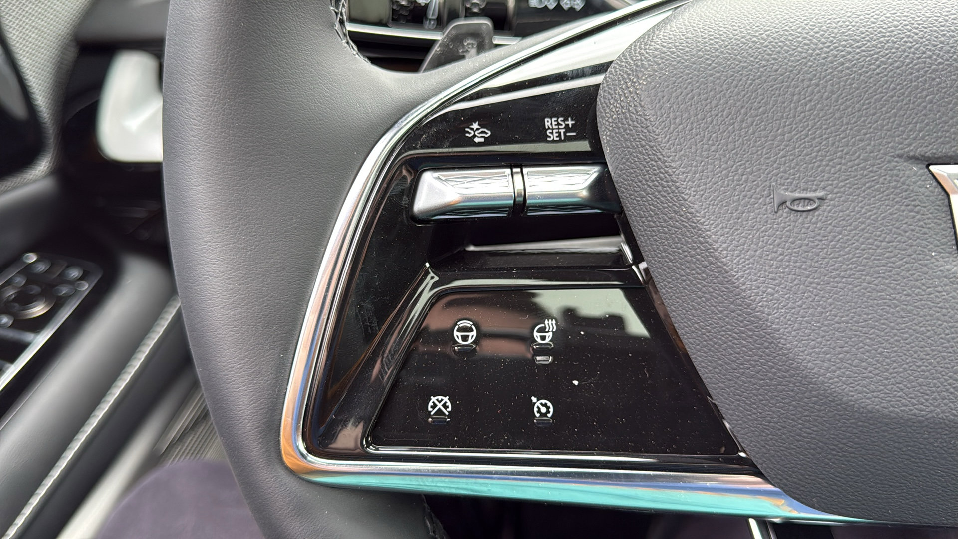 New 2026 Cadillac Optiq Luxury 2 image 15