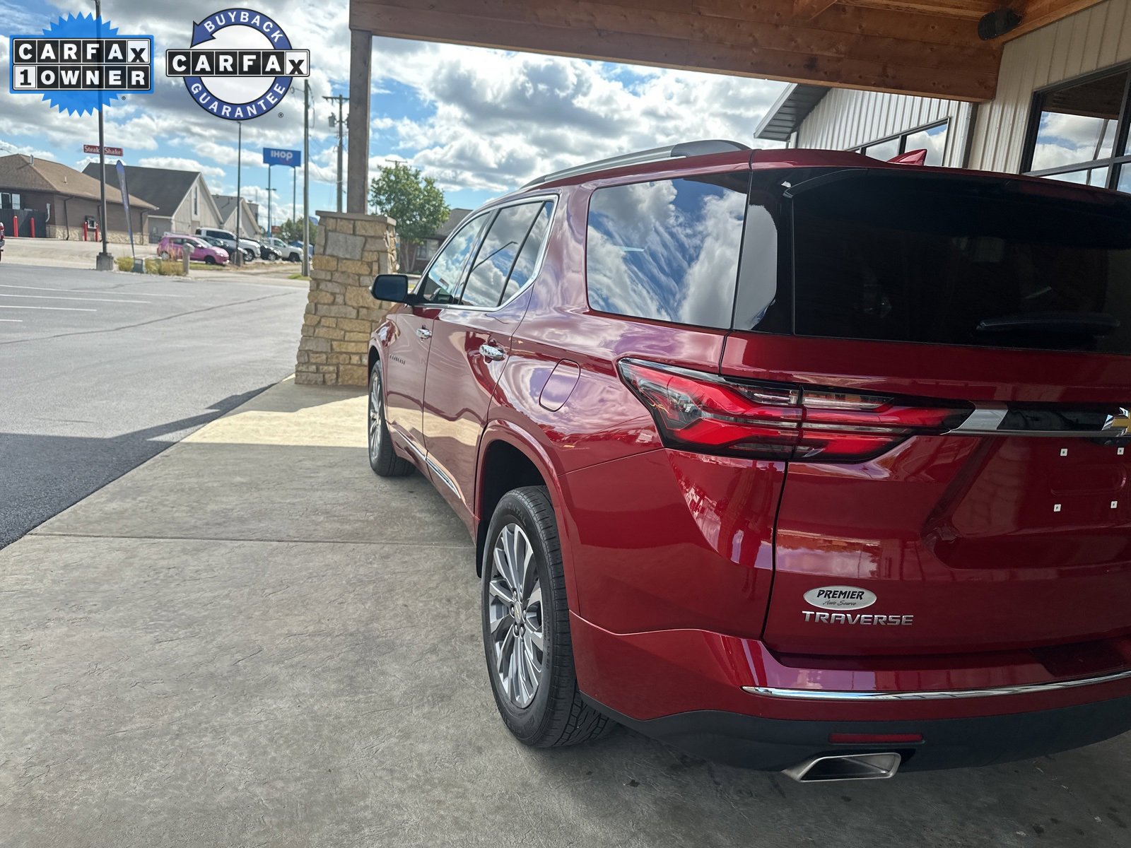 Used 2023 Chevrolet Traverse Premier image 19