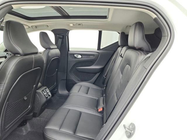 New 2025 Volvo XC40 B5 Core w/ Protection Package Premier image 32