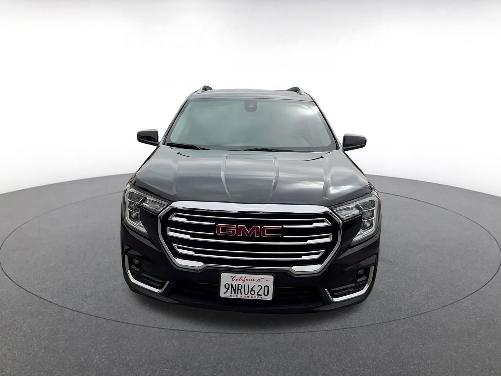 Used 2024 GMC Terrain SLT image 3