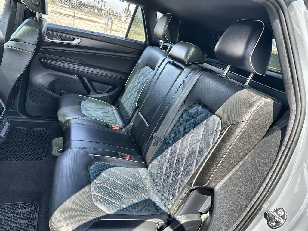 Used 2024 Volkswagen Atlas Cross Sport SEL Premium R-Line image 25