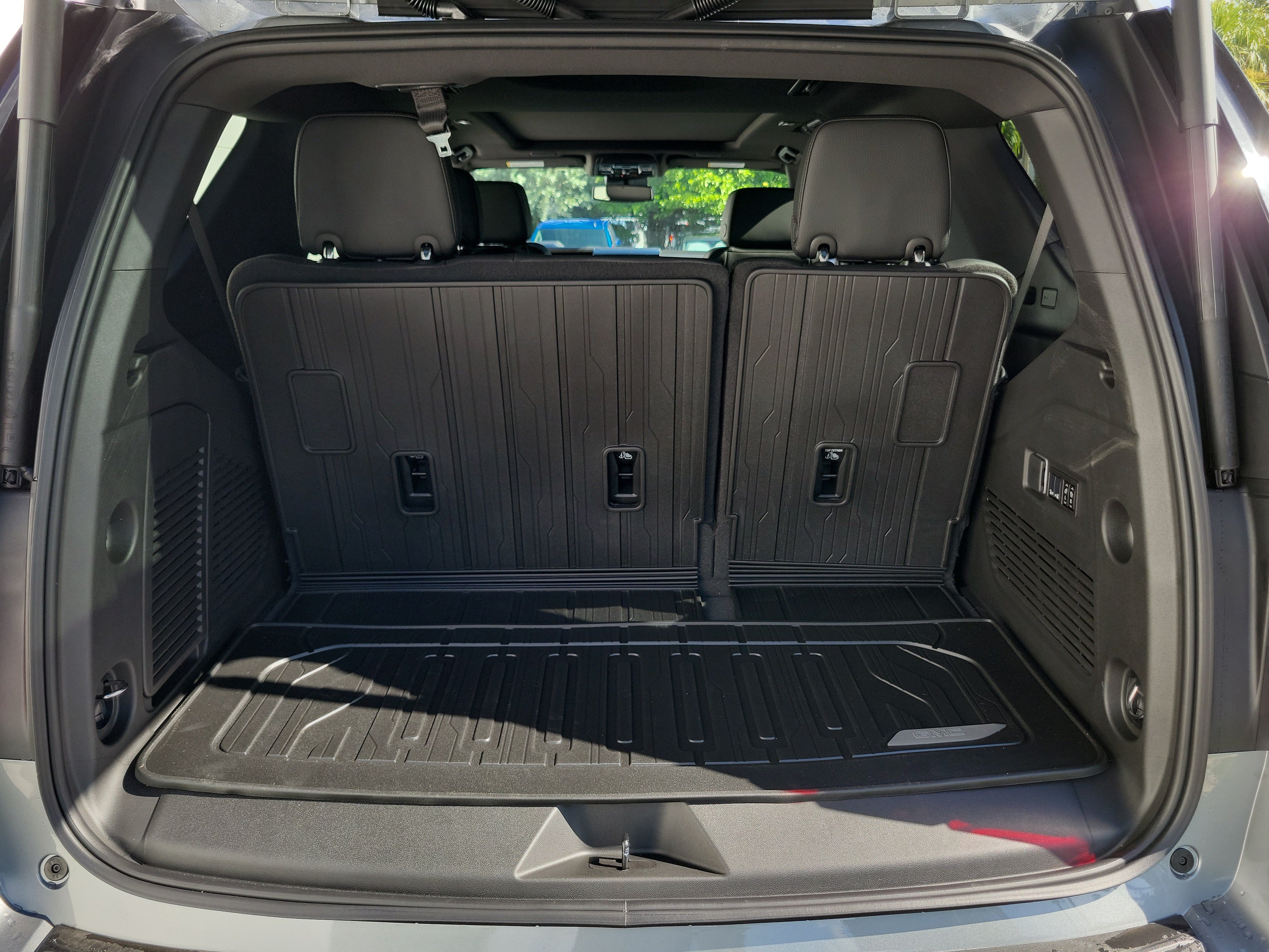 New 2026 GMC Yukon Denali w/ Sun & Power Step Package AWD/4WD image 9