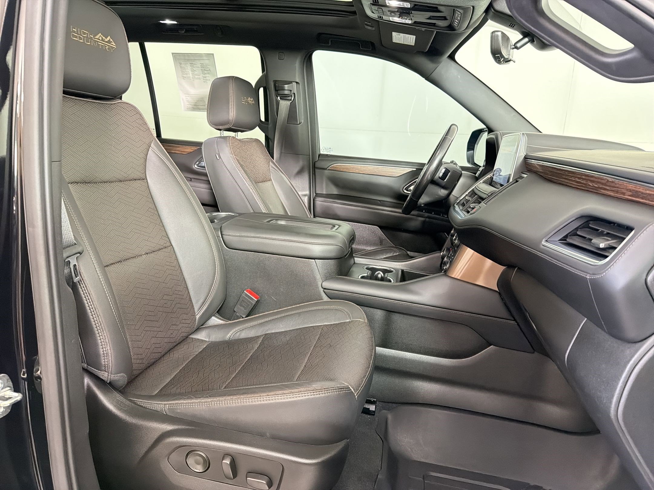 Used 2021 Chevrolet Tahoe High Country w/ Premium Package AWD/4WD image 30
