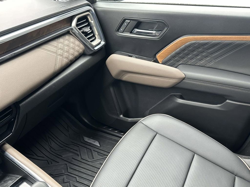 Used 2024 GMC Canyon Denali image 32