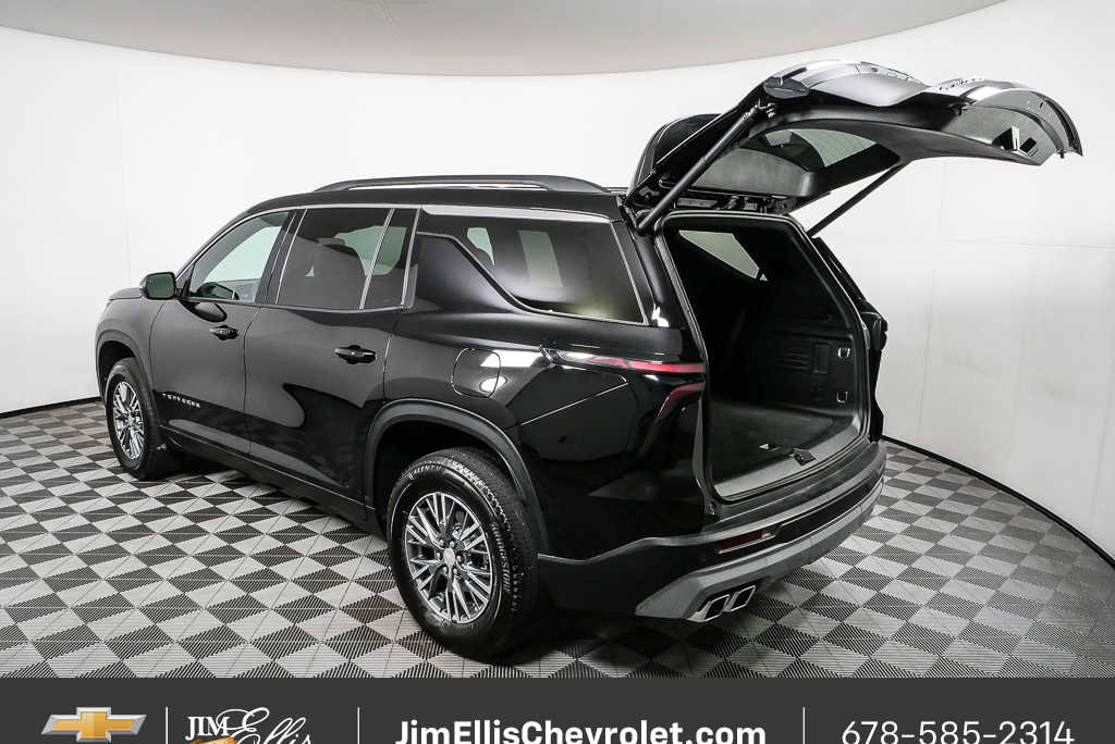 Used 2025 Chevrolet Traverse LT FWD image 34