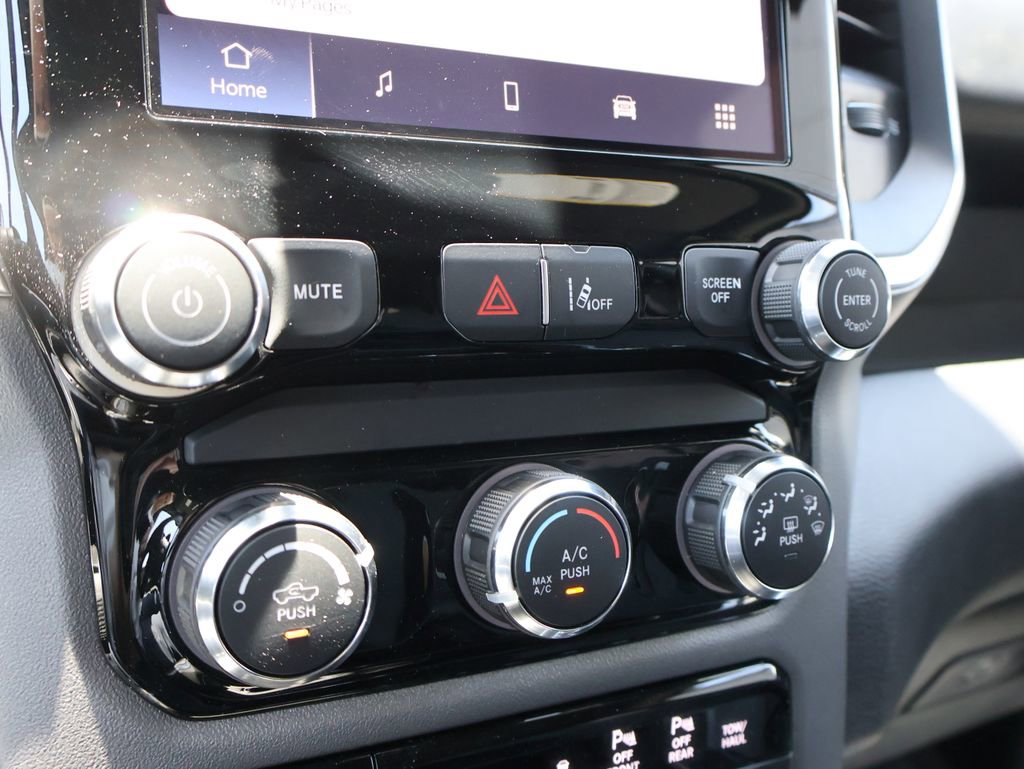 New 2026 RAM 1500 Express AWD/4WD image 36