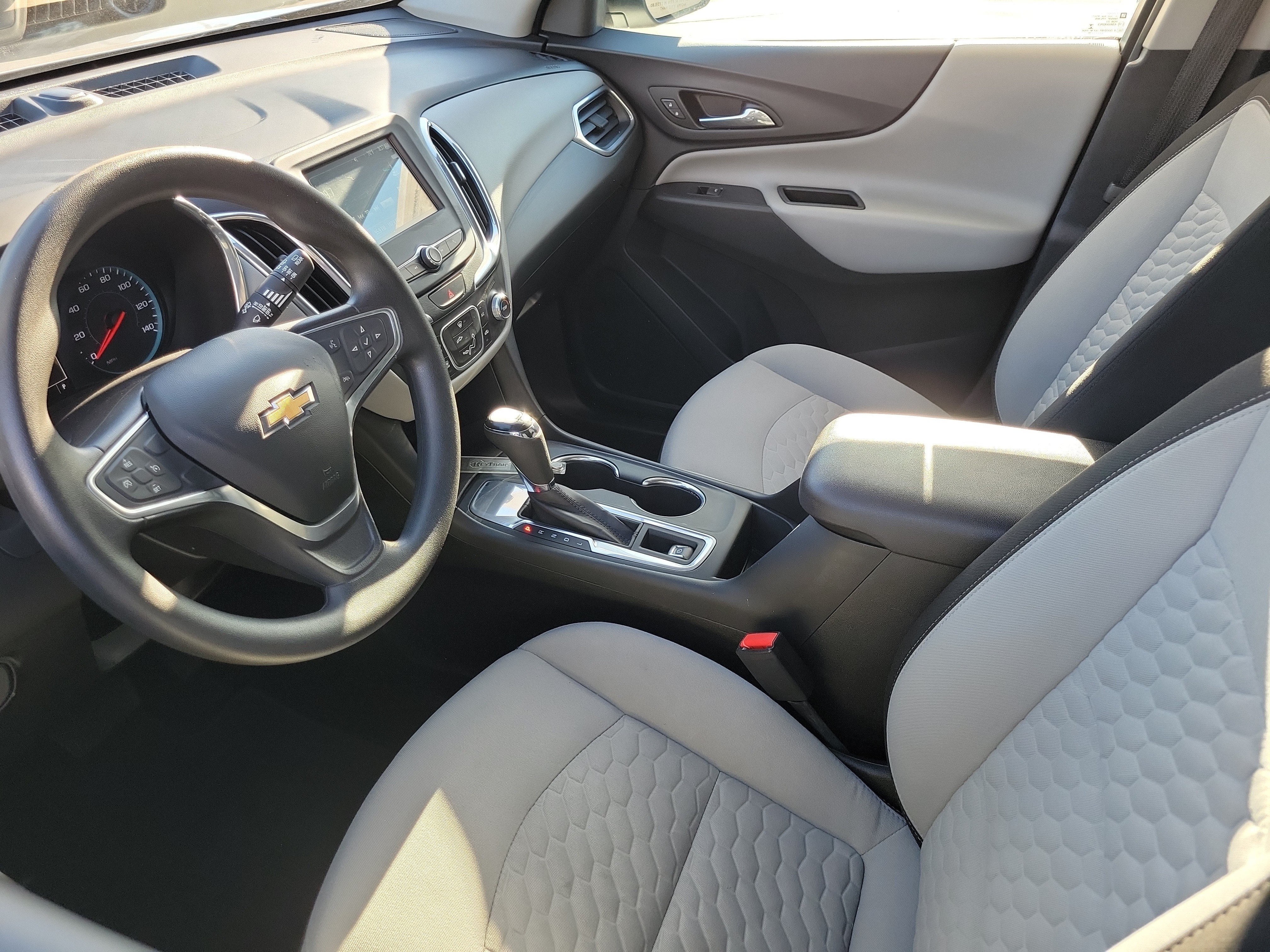 Used 2018 Chevrolet Equinox LS FWD image 3