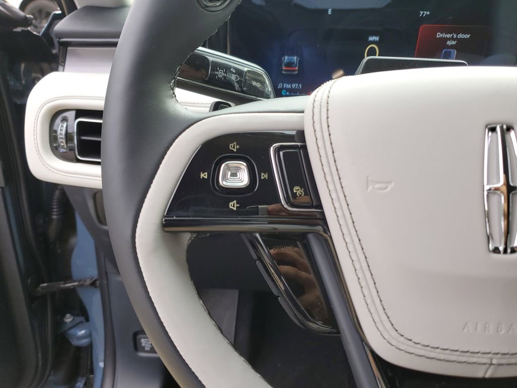 New 2026 Lincoln Aviator 2WD image 25