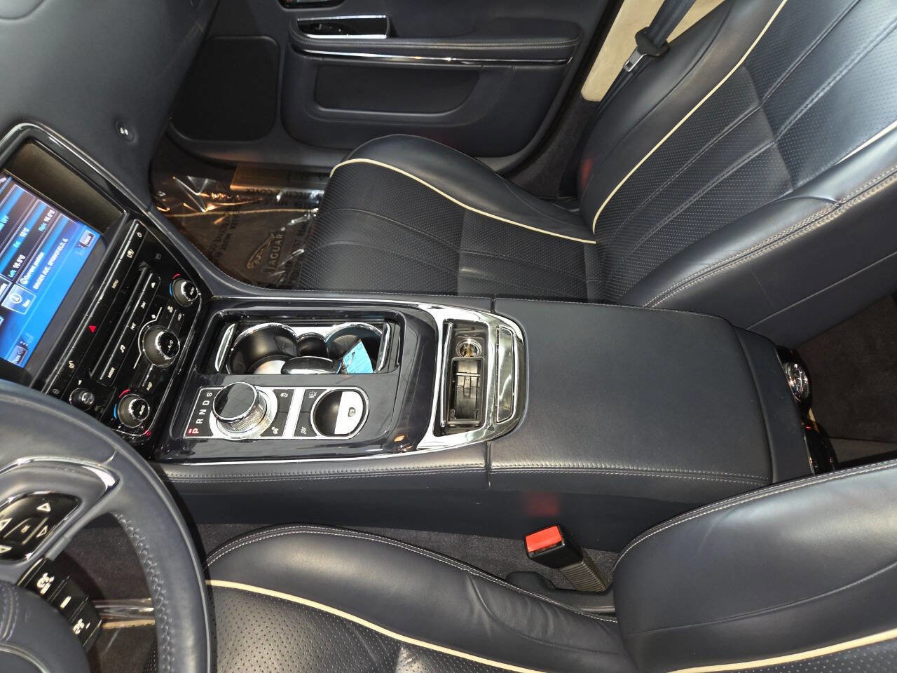 Used 2011 Jaguar XJ L Supercharged RWD image 18