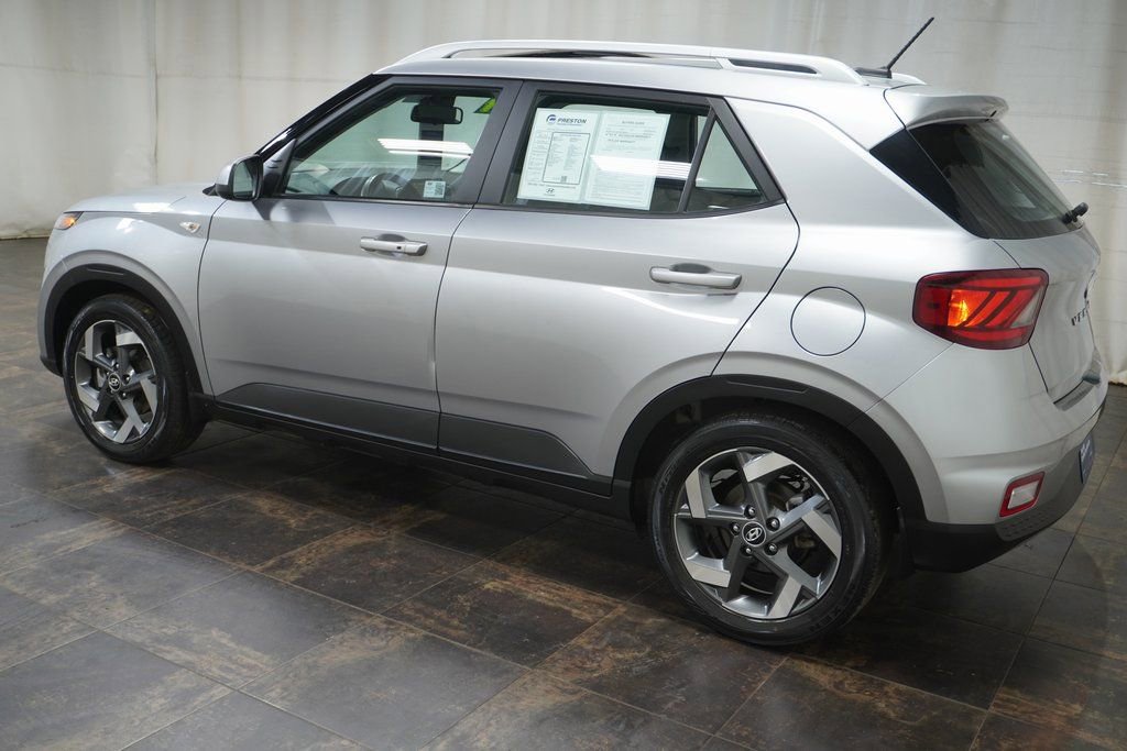 Used 2024 Hyundai Venue SEL image 7