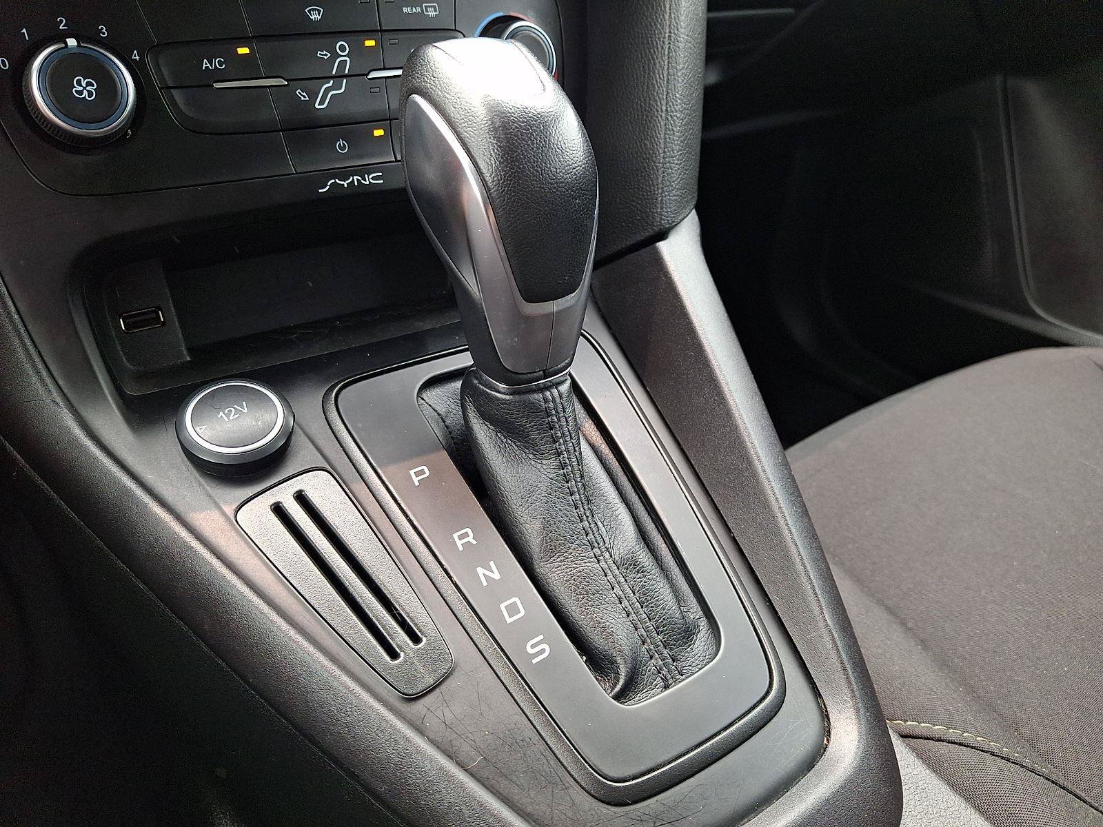 Used 2016 Ford Focus SE w/ SE Sport Package FWD image 14