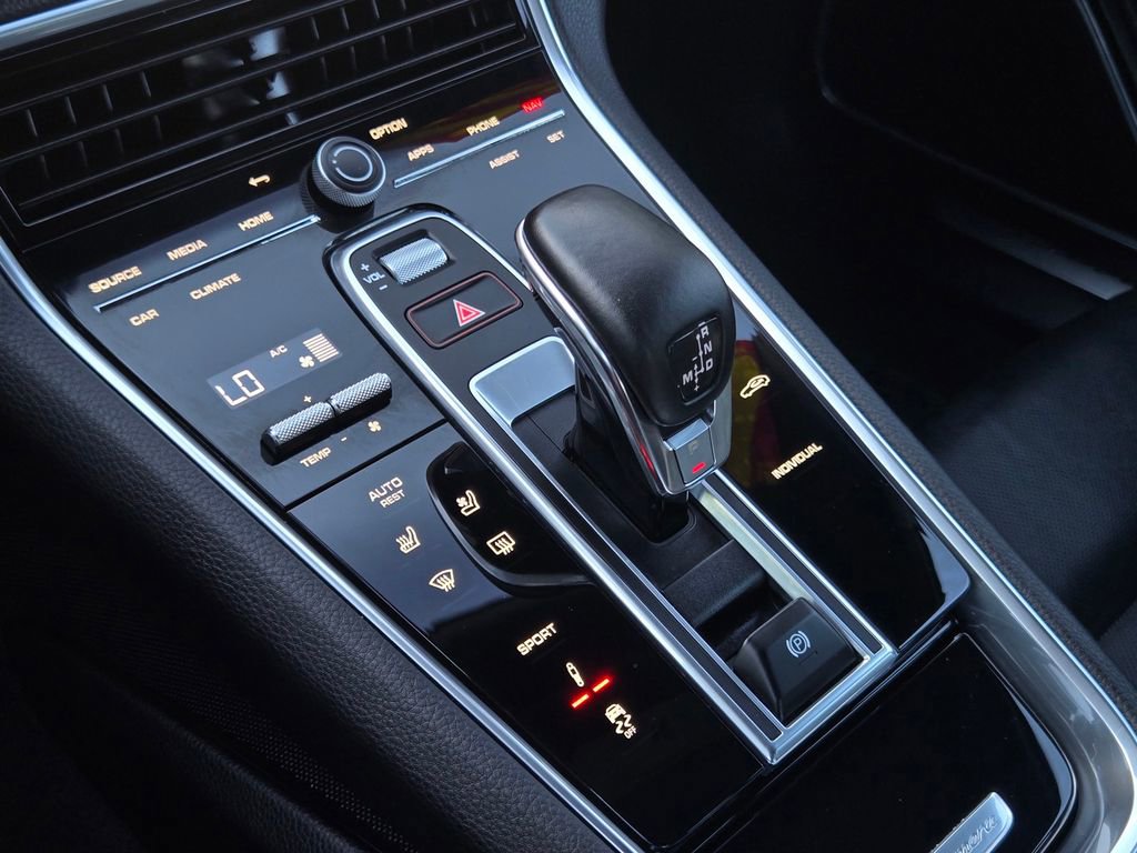 Used 2022 Porsche Panamera Platinum Edition image 33