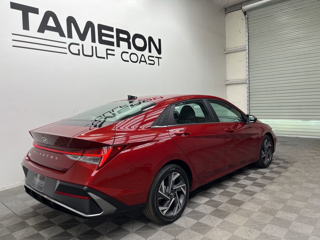 Used 2025 Hyundai Elantra SEL image 17