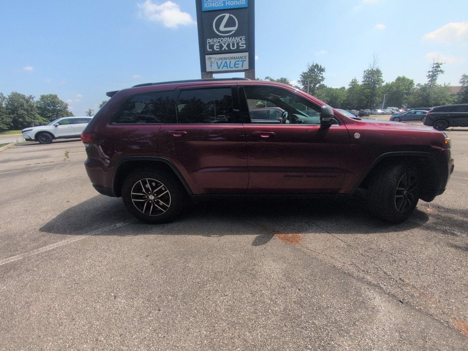 Used 2017 Jeep Grand Cherokee Trailhawk AWD/4WD image 25