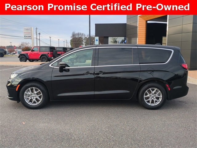 Used 2024 Chrysler Pacifica Touring-L image 7