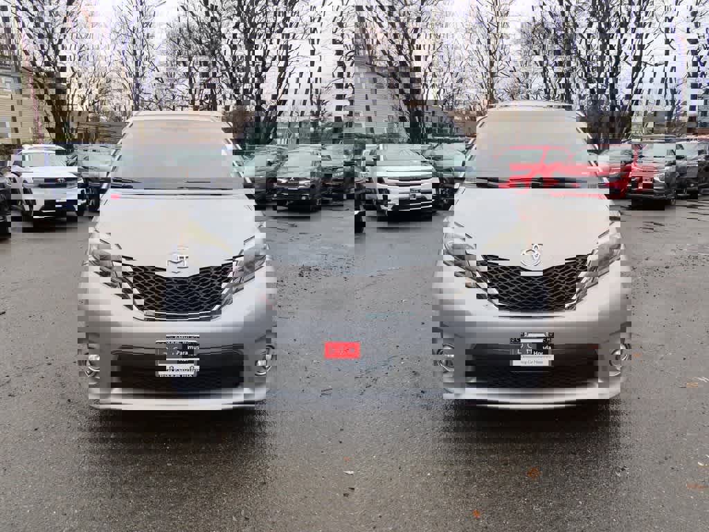 Used 2017 Toyota Sienna SE image 6