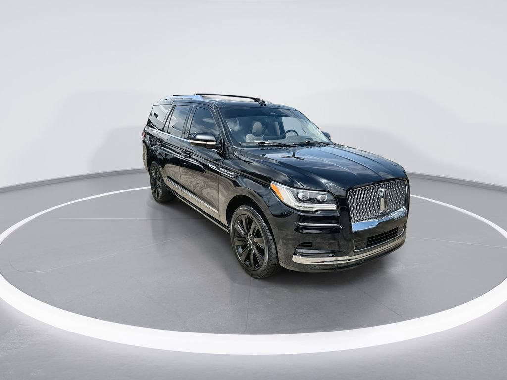 Used 2022 Lincoln Navigator Reserve AWD/4WD image 2