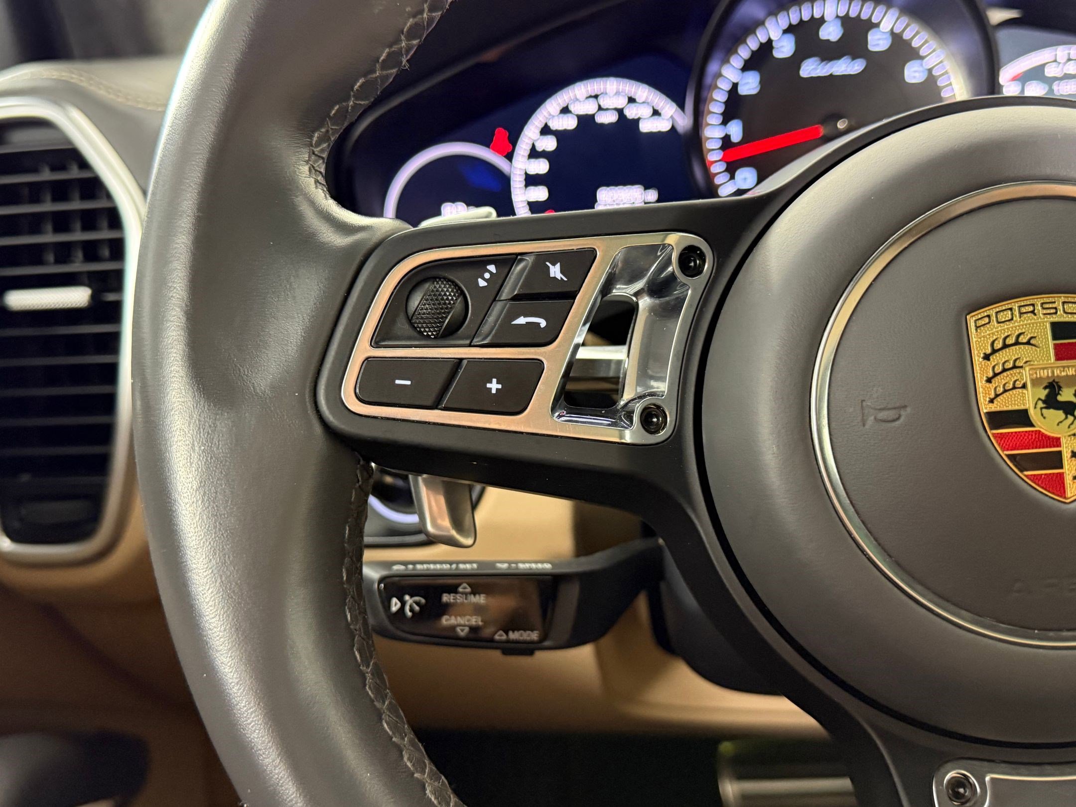 Used 2020 Porsche Cayenne Turbo image 22