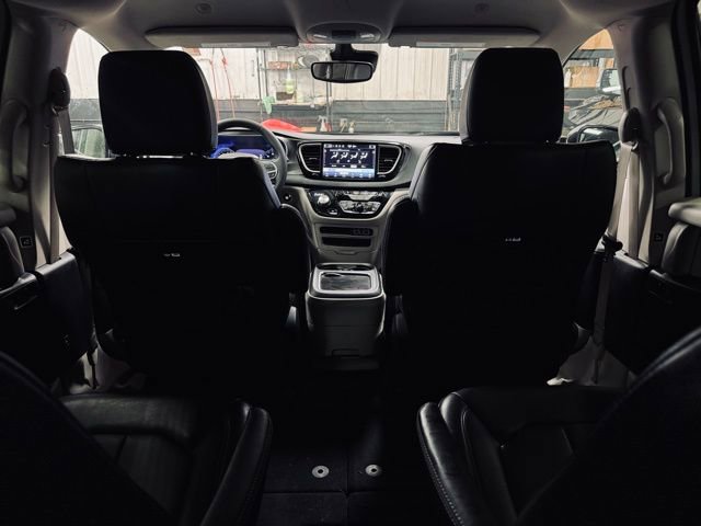 Certified 2024 Chrysler Pacifica Touring-L image 22