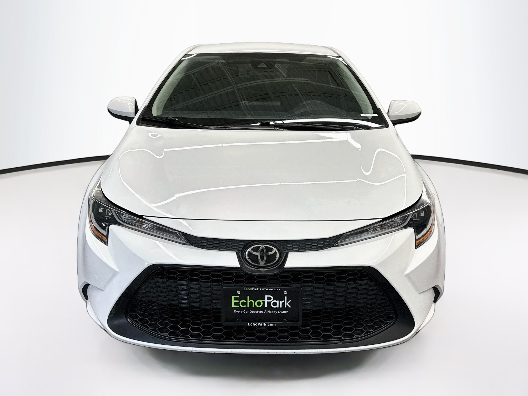 Used 2022 Toyota Corolla LE FWD image 2