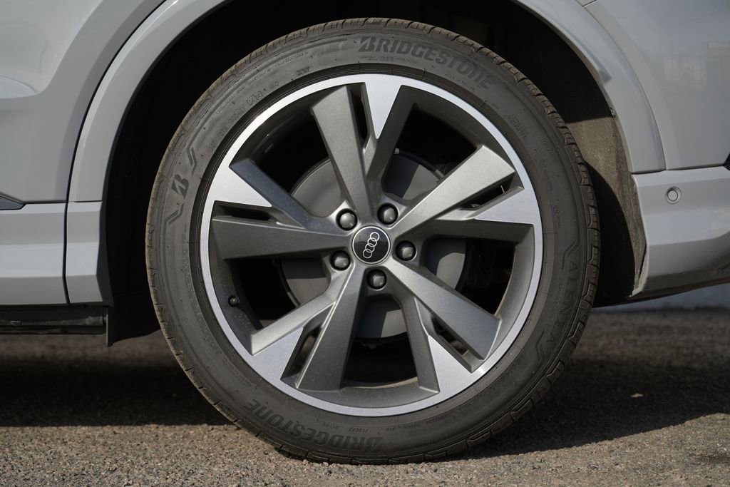 Used 2024 Audi Q4 e-tron Premium Plus w/ Premium Plus image 14