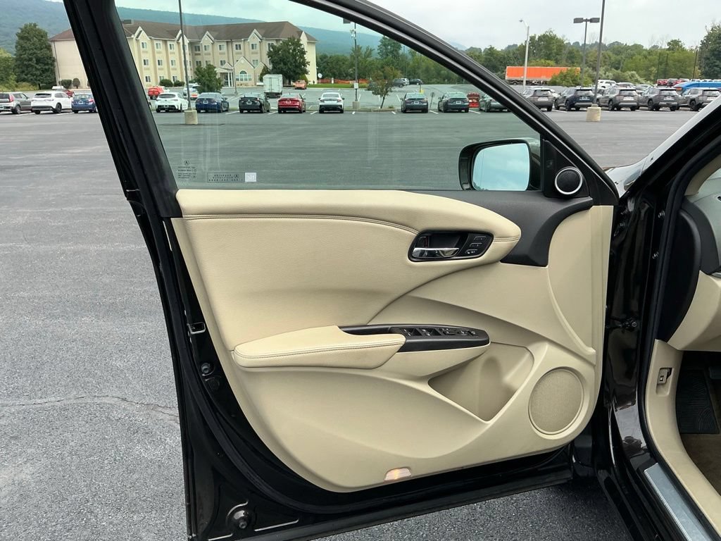 Used 2018 Acura RDX w/ Technology Package AWD/4WD image 17