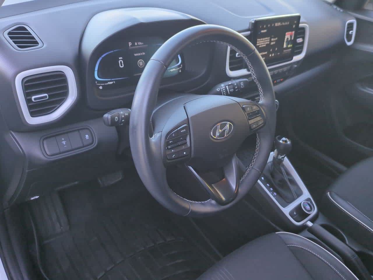 Used 2023 Hyundai Venue Limited FWD image 2