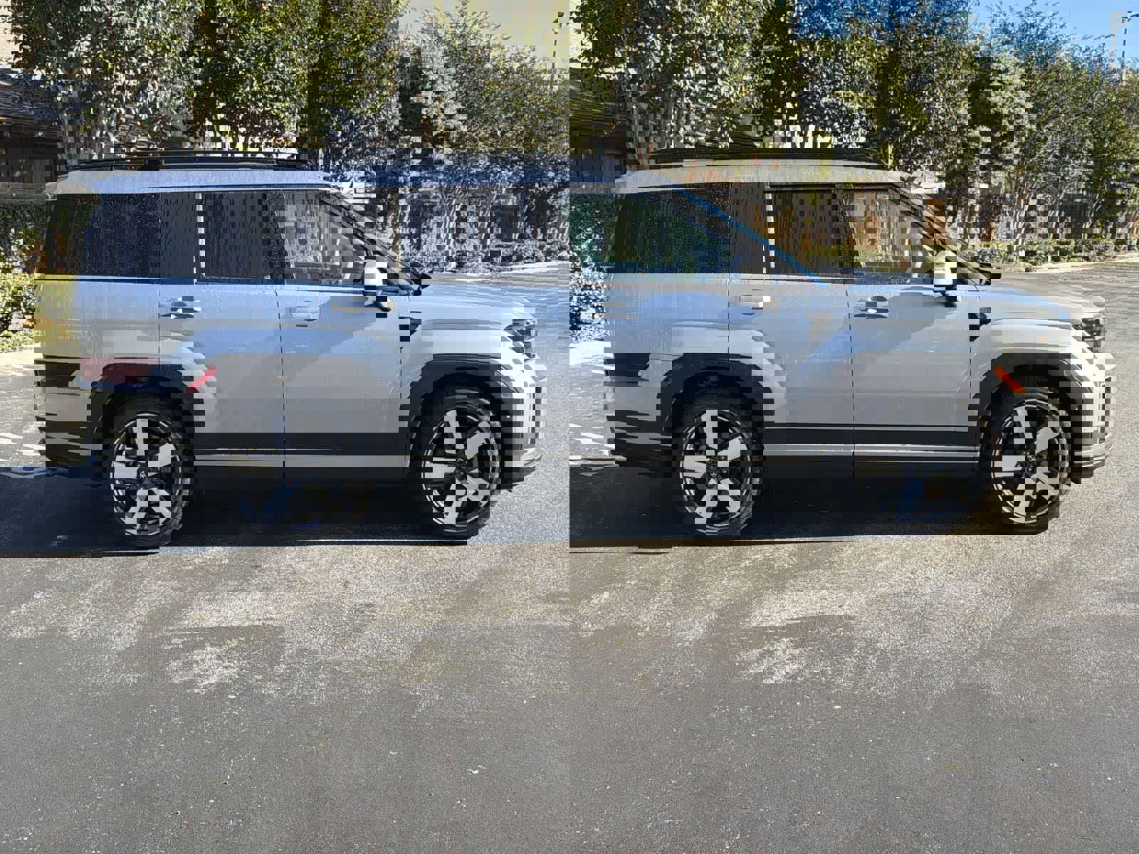 Certified 2025 Hyundai Santa Fe Limited w/ Tow & Go Package image 3