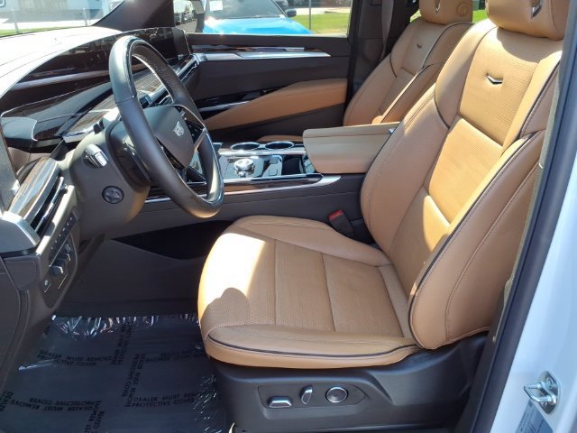 Used 2025 Cadillac Escalade Premium Luxury AWD/4WD image 5