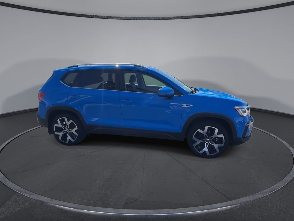 Used 2022 Volkswagen Taos SEL image 2