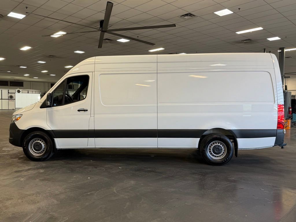 Used 2024 Mercedes-Benz Sprinter 2500 image 8