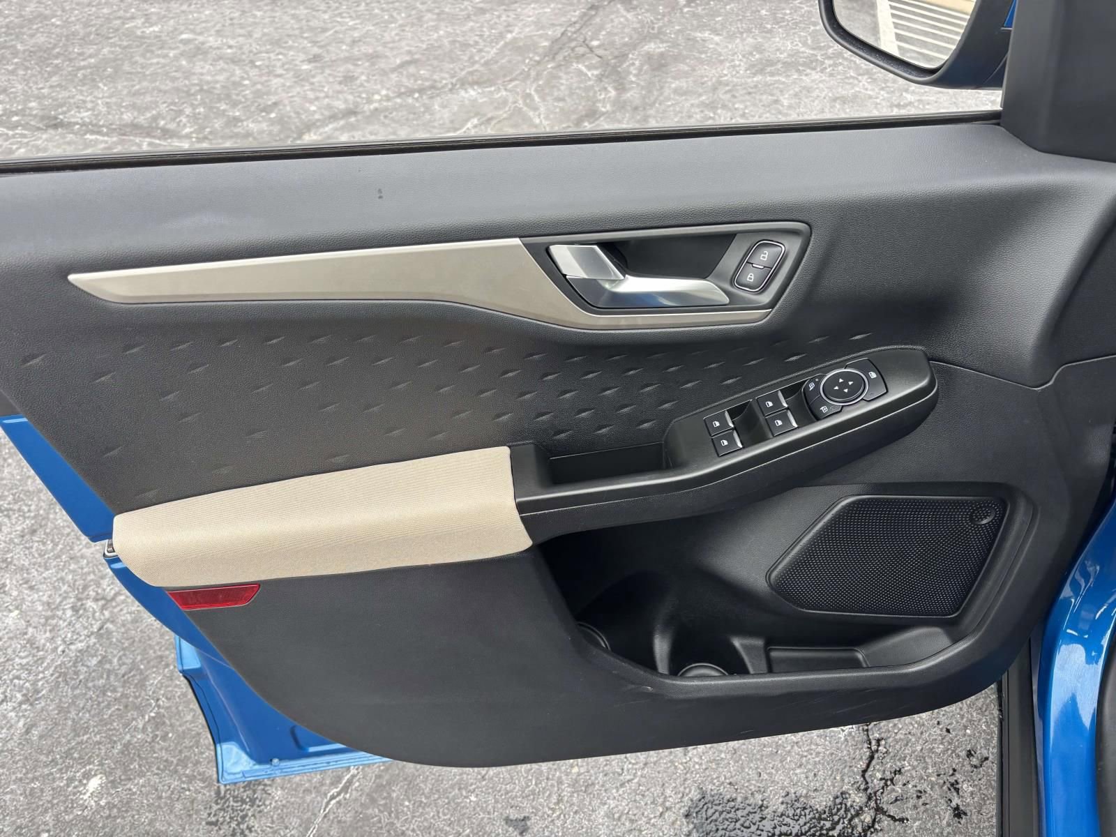 Used 2020 Ford Escape SE image 13