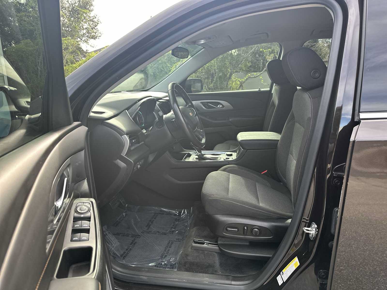 Used 2019 Chevrolet Traverse LT FWD image 2