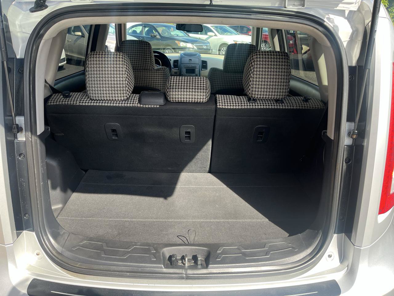 Used 2013 Kia Soul ! FWD image 5