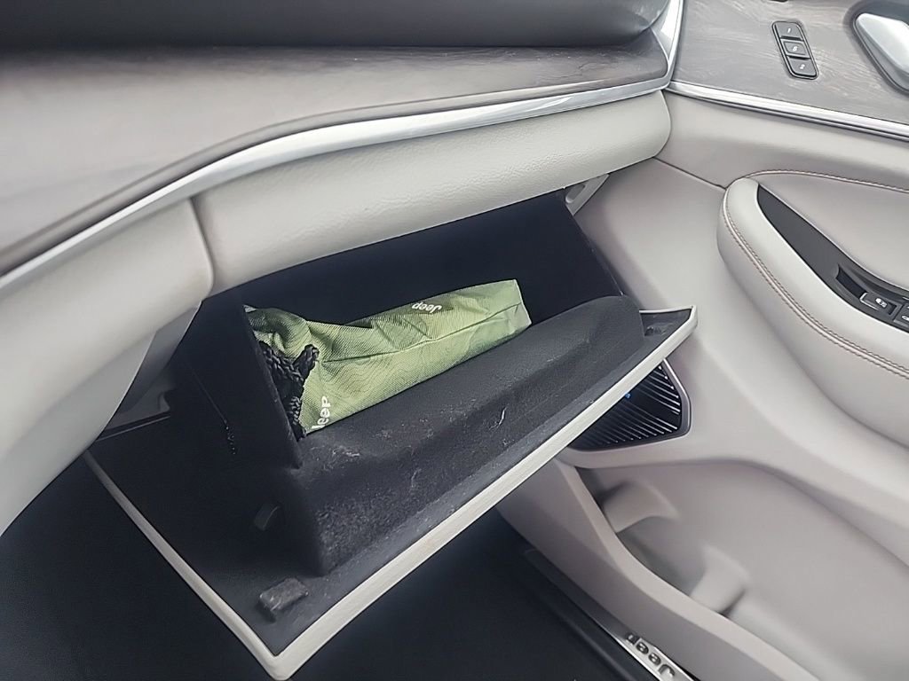 Used 2021 Jeep Grand Cherokee L Overland w/ Luxury Tech Group IV image 22