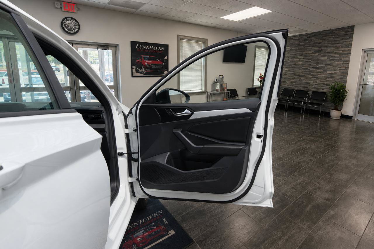 Used 2025 Volkswagen Jetta Sport FWD image 18