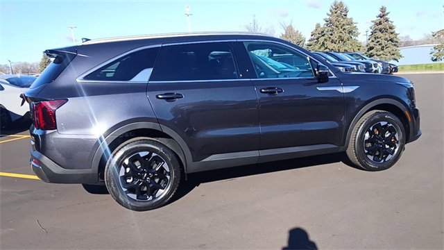 New 2026 Kia Sorento S image 3