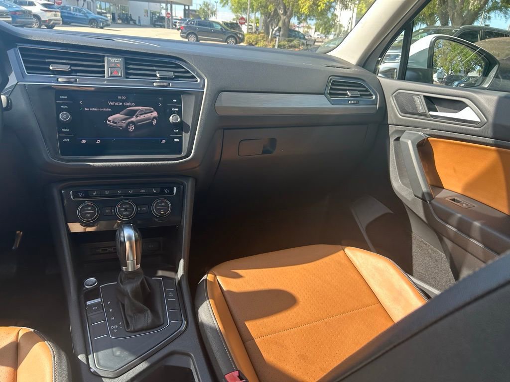 Used 2019 Volkswagen Tiguan SE w/ Panoramic Sunroof Package image 11