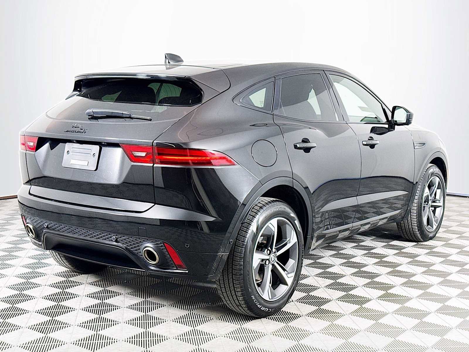 Used 2024 Jaguar E-PACE R-Dynamic SE image 5