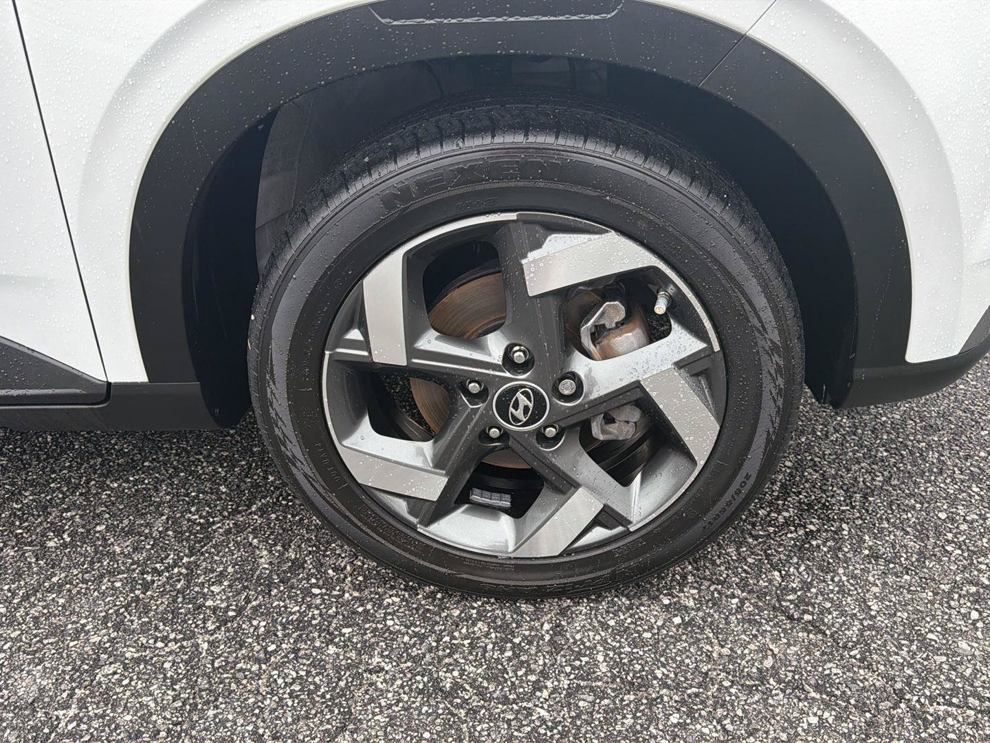 Used 2021 Hyundai Venue SEL w/ Premium Package FWD image 4
