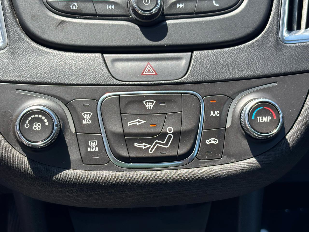 Used 2017 Chevrolet Malibu LT FWD image 27