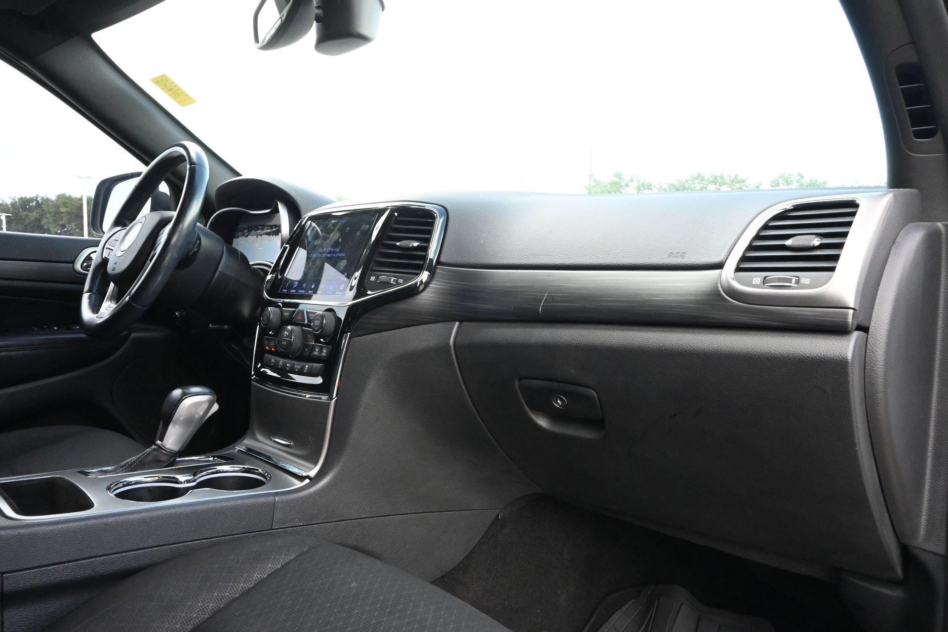 Used 2020 Jeep Grand Cherokee Laredo w/ Security & Convenience Group AWD/4WD image 25