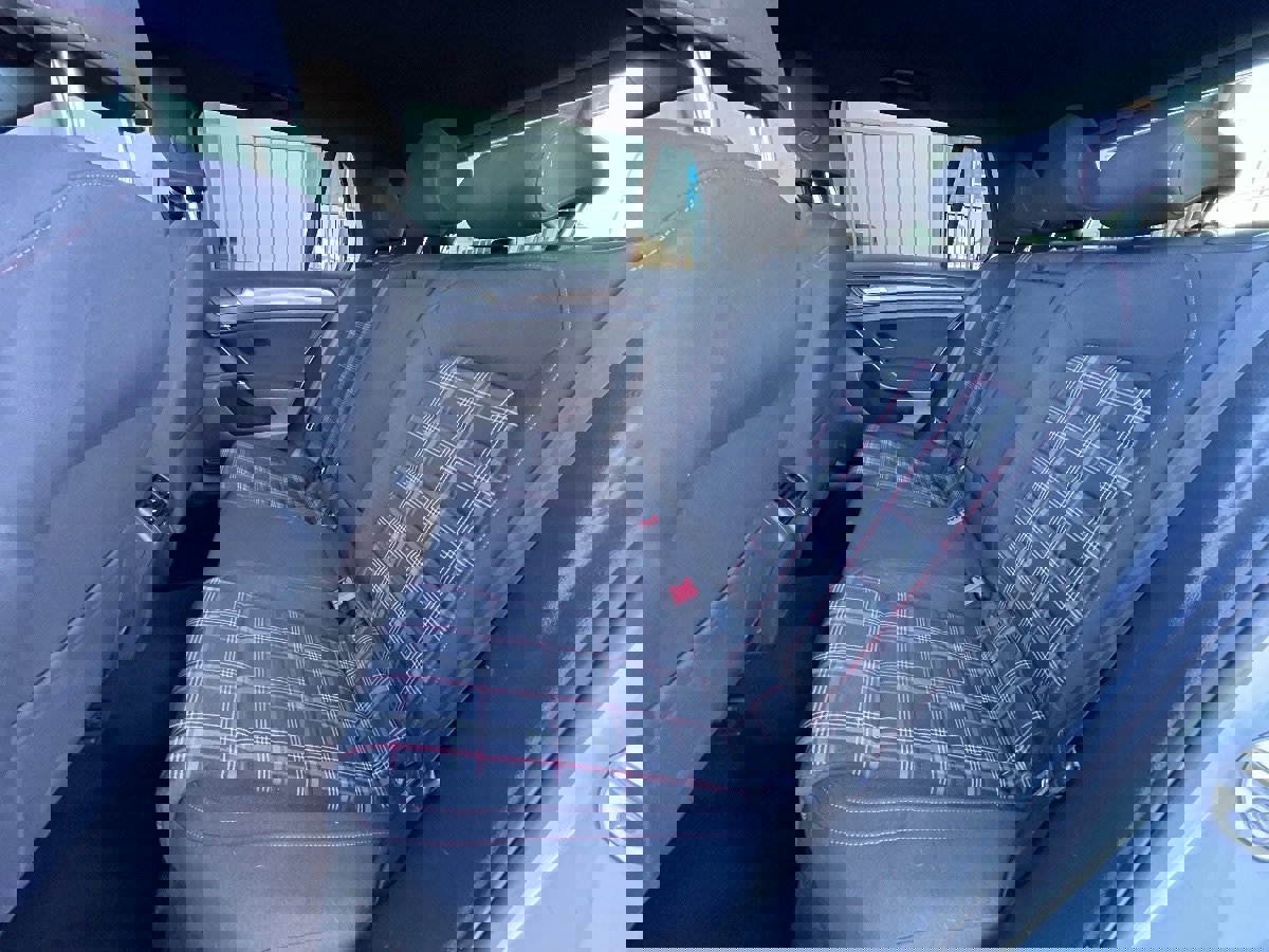 Used 2018 Volkswagen GTI SE image 15